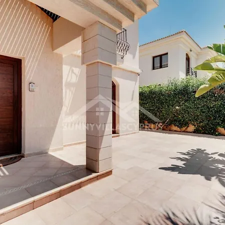 Sunnyvillas: 4br Seafront Villa*private Pool*bw44 Villa Protaras